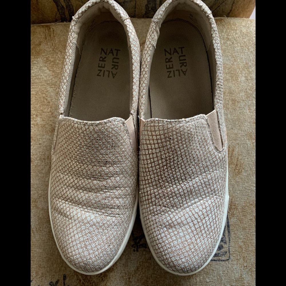 Naturalizer woman’s sneakers loafers size 8